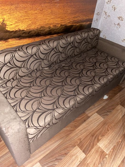 Диван розкладний,безкоштовно!