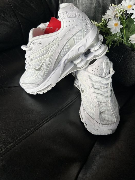 Кросівки Nike весна-літо.