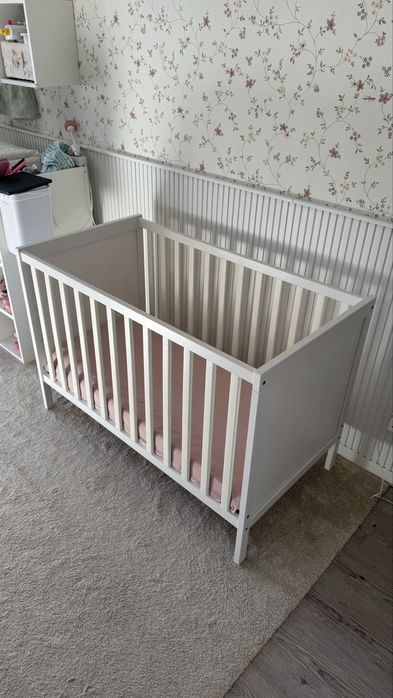 Berço IKEA SUNDVIK + colchão JÄTTETRÖTT 60 × 120