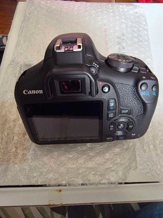 Kit completo Canon EOS2000D (Objetiva 75-300 e o estojo vendido aparte)