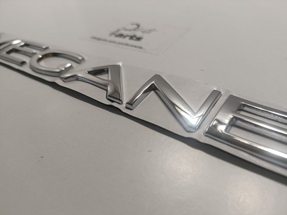 Emblema Símbolo Logótipo "Megane" Cromado