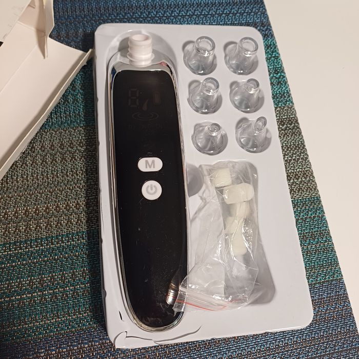 Вакуумний очищувач пор обличчя і шкіри для видалення вугрів