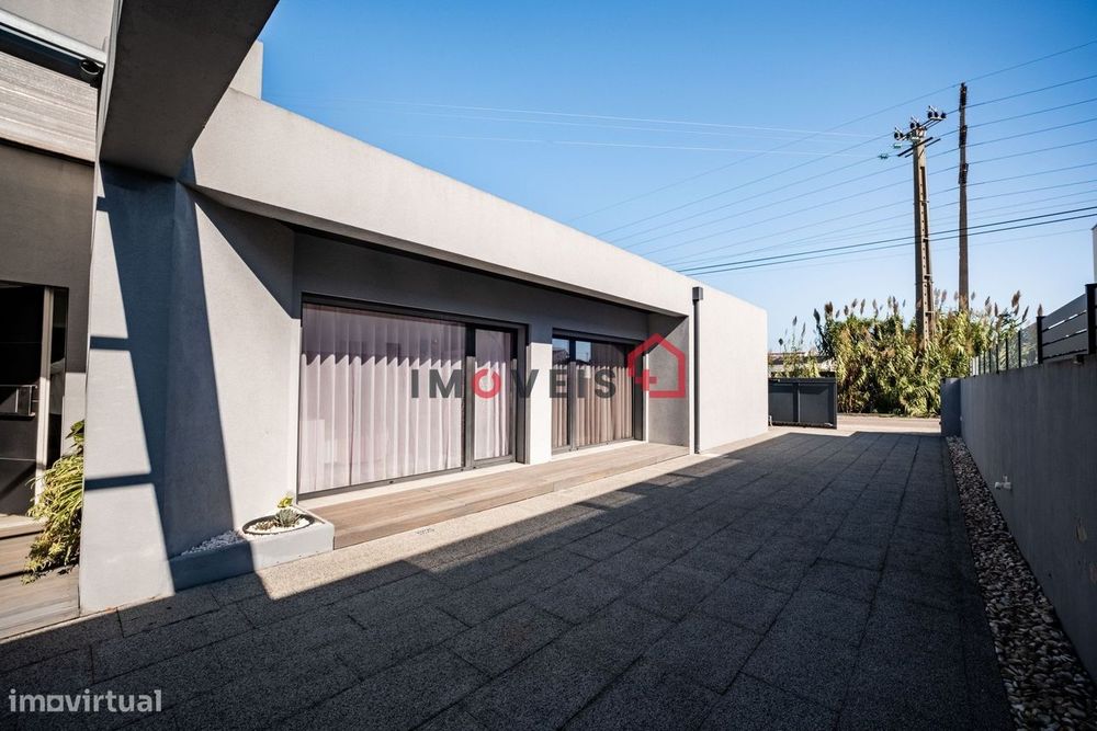 Moradia T4 Térrea com Garagem para 3 Carros | Vieira de Leiria