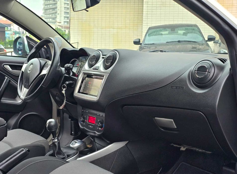 Alfa romeo mito 1.3 jtdm 85cv distintivo