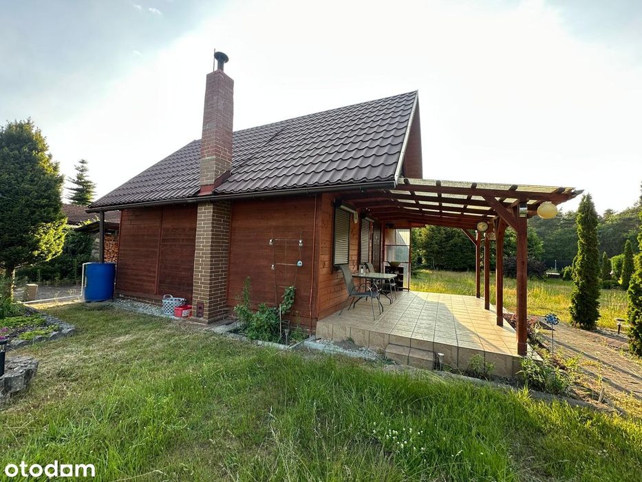 Urokliwy dom rekreacyjny z dużą działką