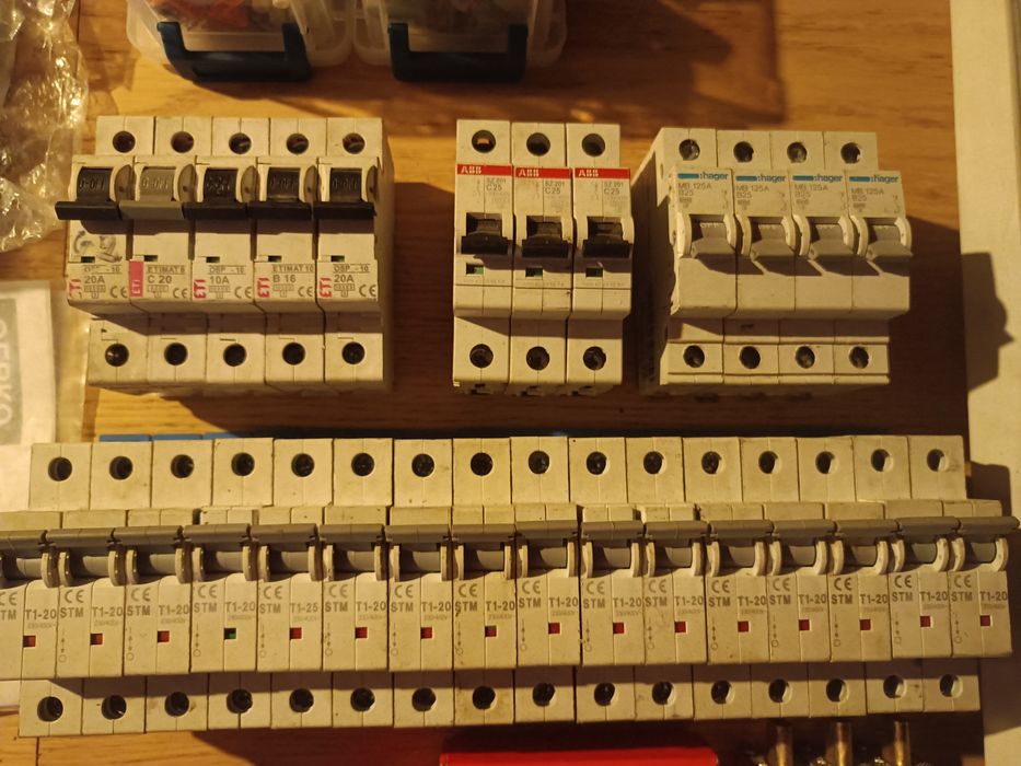 Zabezpieczenia-Bezpieczniki