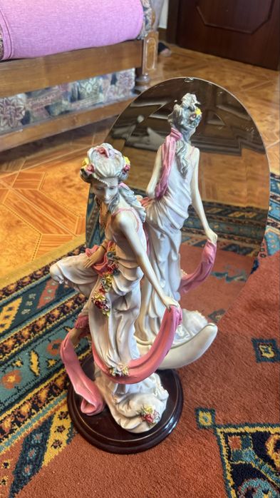 Estatua com espelho