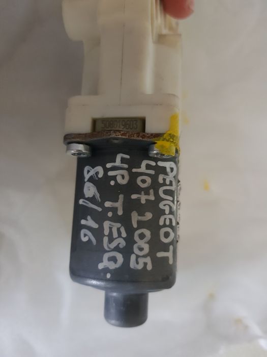 Motor elevador tras esquerdo