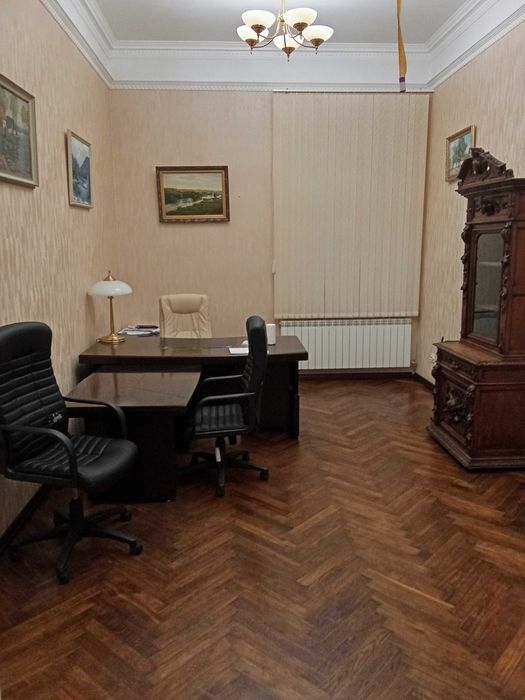 Здаеться оффісне примшщення