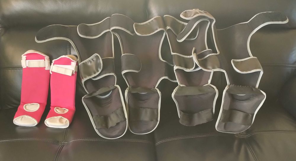 Caneleiras Kickboxing ou Muay Thay Ringhorns M e Metal Boxe XXS