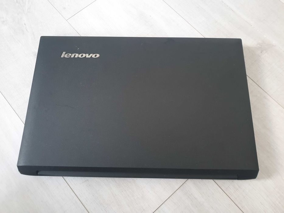 Laptop Lenovo B575e z zasilaczem/ładowarką, 15'6