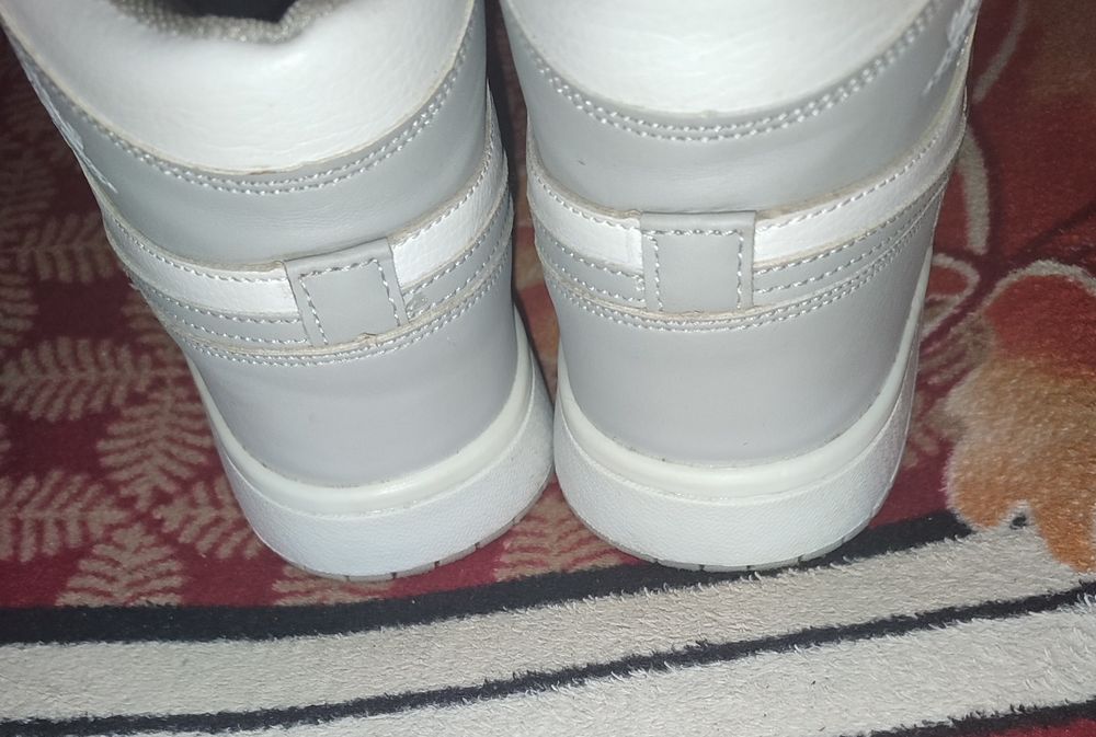 Кроссовки nike air jordan 1 retro grey mid
