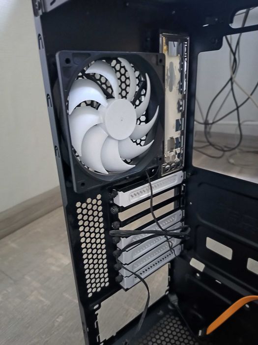 czarna obudowa do komputera FRACTAL DESIGN