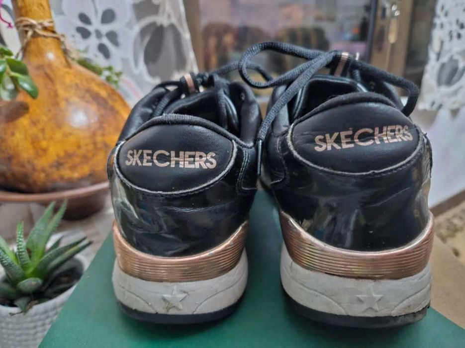 Ténis Skechers pretos