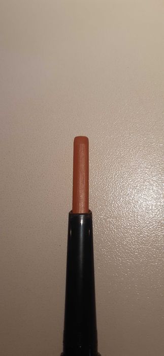 Pomadka w sztyfcie firmy Avon!