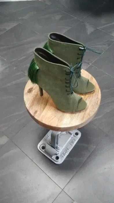Szałowe botki z frędzlami