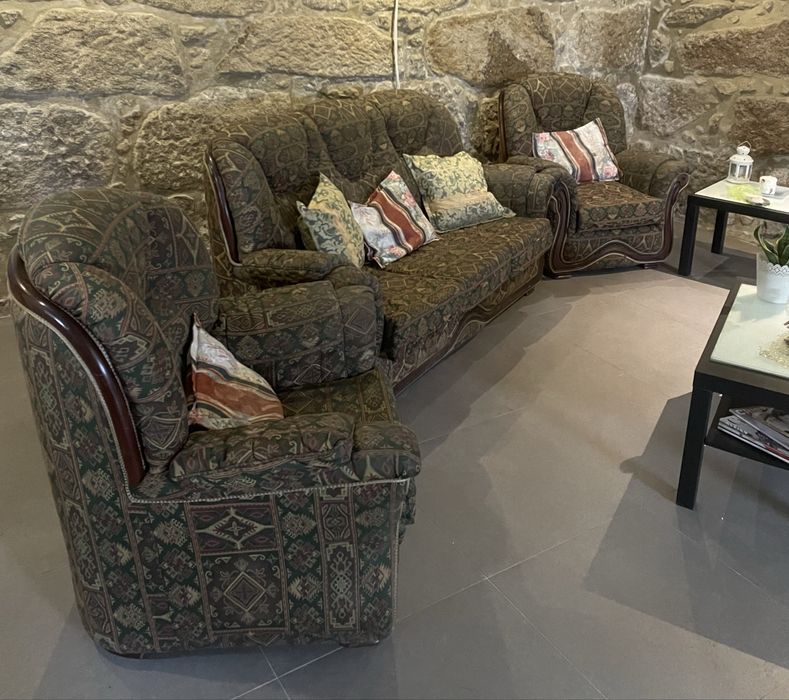 Conjunto de Sofás Clássicos - Sofá 3 lugares (Sofá-cama) + 2 Poltronas