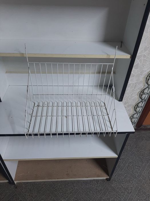 Продам меблі вільного призначення. Вітрини, тумбочки, шкафи