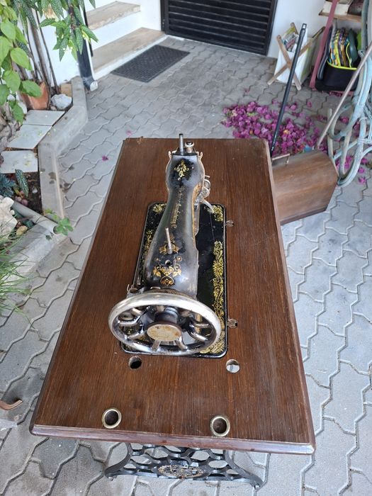 Maquina costura antiga