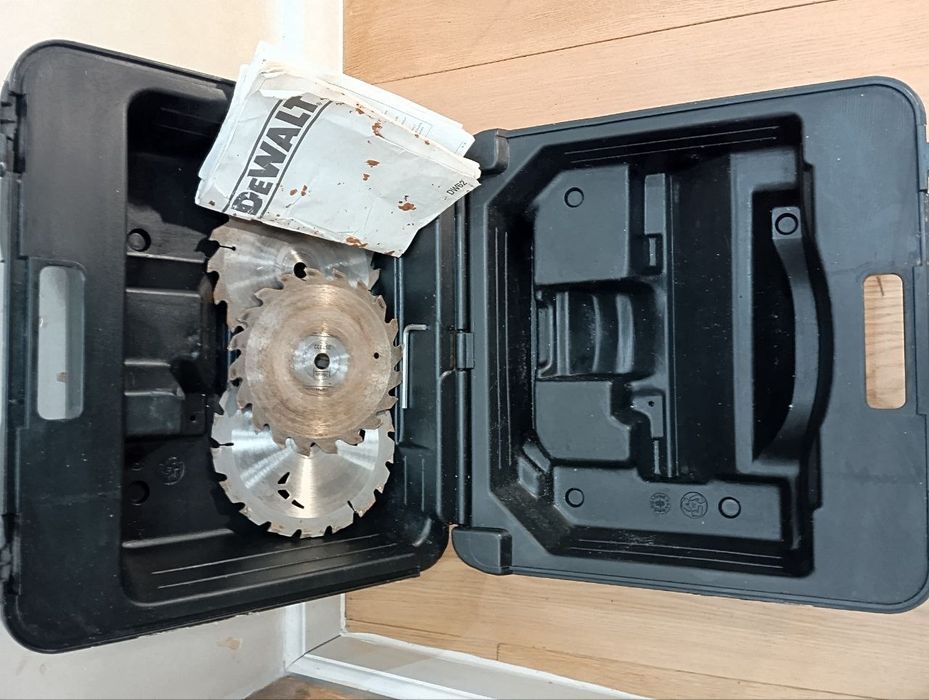 Продам Дискову циркулярну пилу (Паркетку) Dewalt з Англії!!!