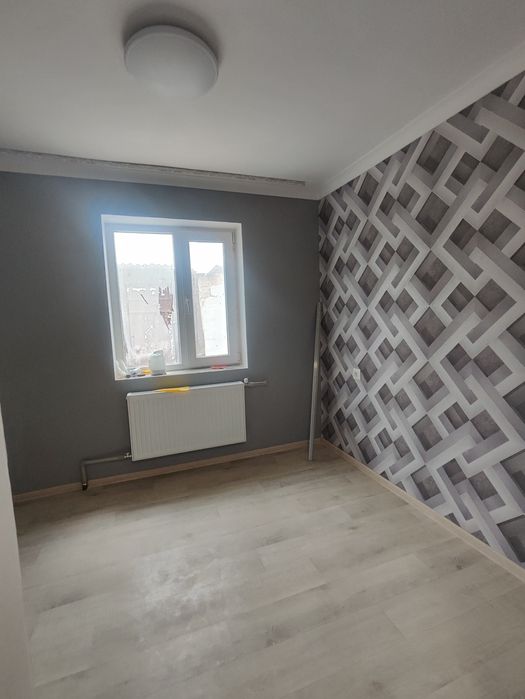 Часть дома и 10 соток 
Асфальтированная улица.
Учас