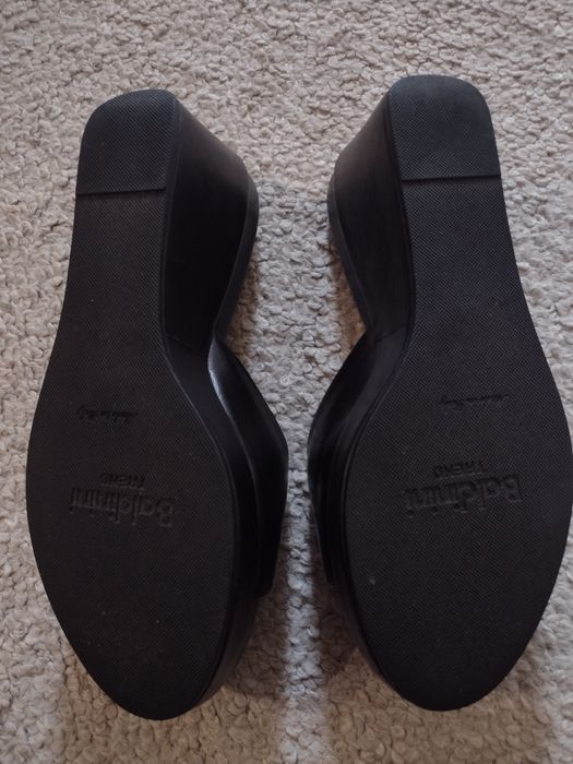 Босоножки фирмы Baldinini