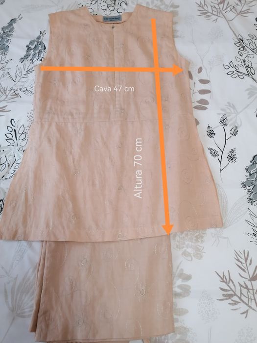 Conjunto em linho bordado de blusa e calça