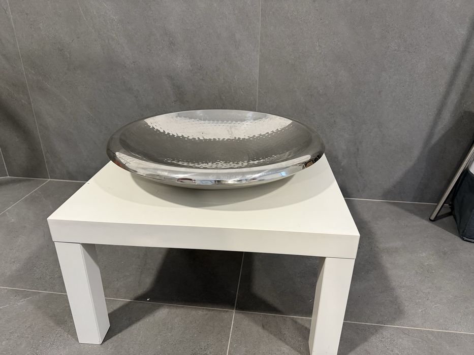 Centro de mesa em metal leve