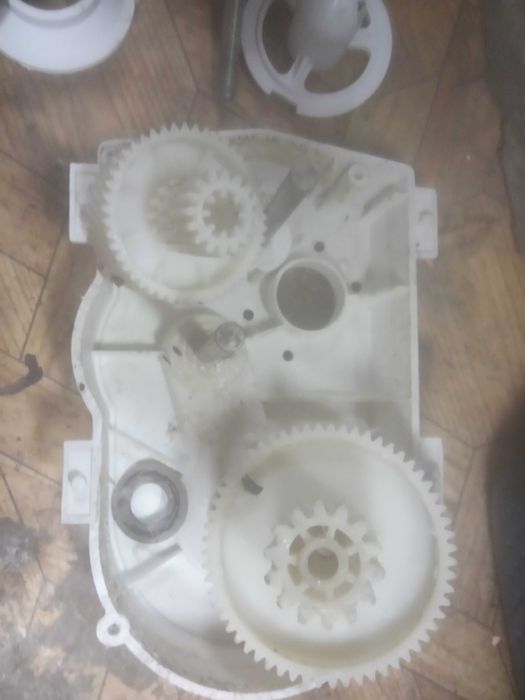Корпус редуктора, шестерні, двигун до м'ясорубки, запчастини.