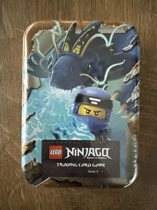 Nowa Puszka LEGO Ninjago TCG Seria 4 – 27 kart (w tym limitowane)