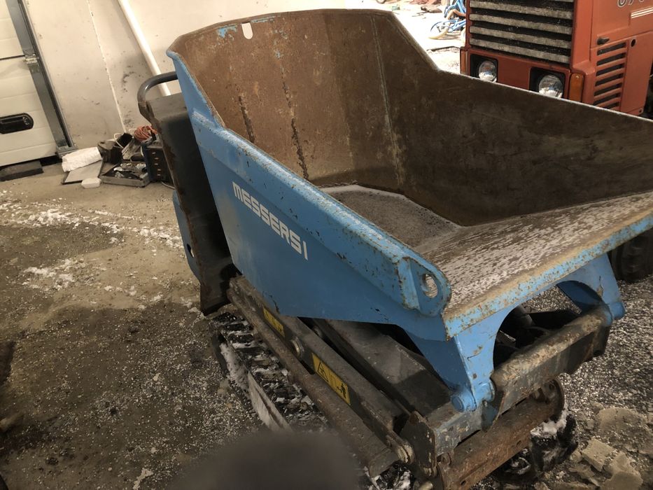 Taczka budowlana na gasienicach