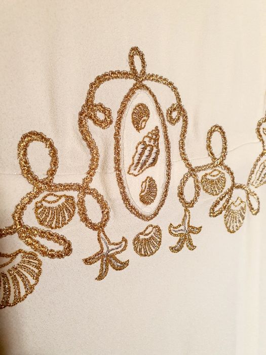 Vestido com bordado L