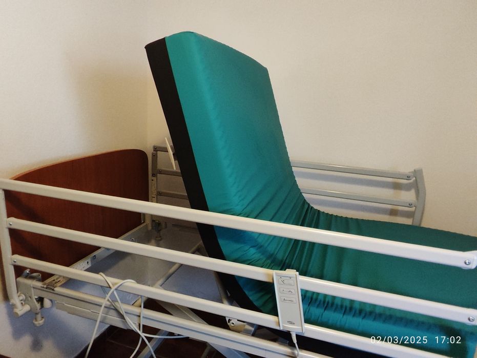 Cama articulada eléctrica usada com pouco uso