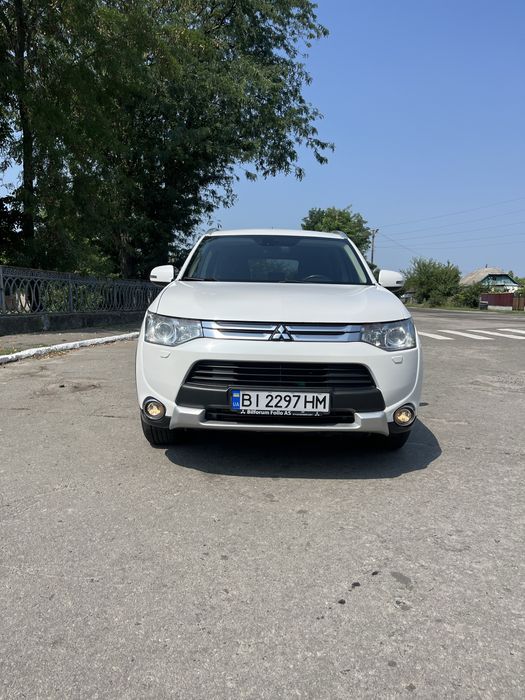 Mitsubishi Outlander 2014 2.2 дизель автомат