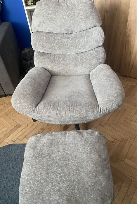 Fotel z podnóżkiem