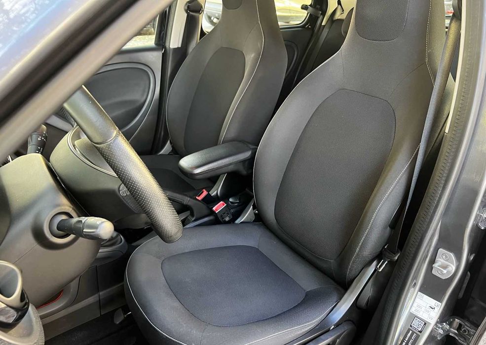 smart Forfour de 90CV de caixa manual na versão Passion irrepreensível