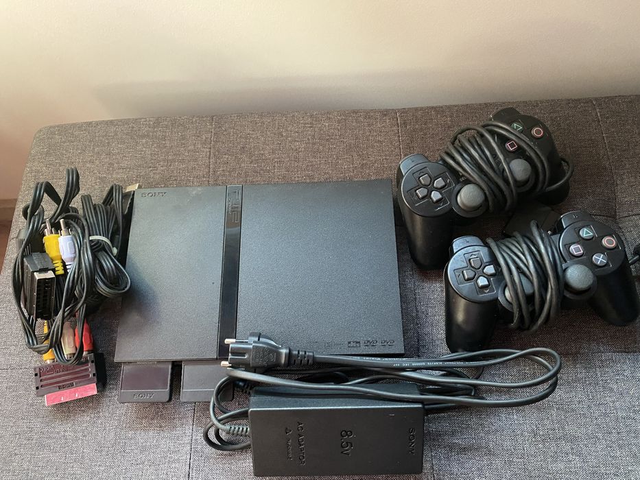 PS 2 Slim + 26 jogos + campainha Buzz