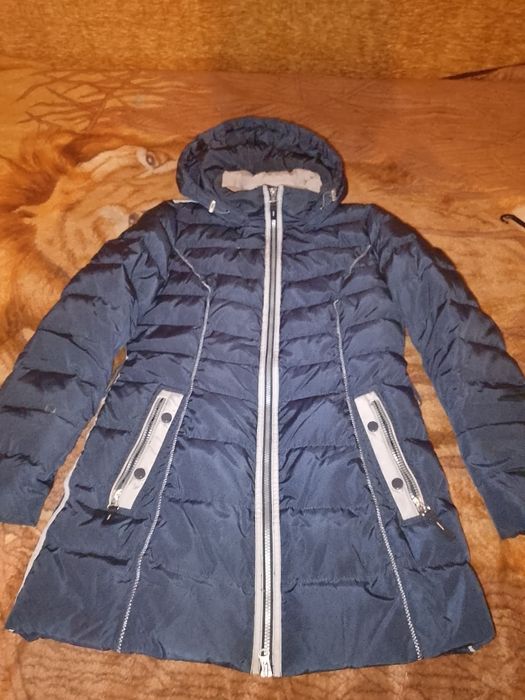 Курточка зимова в дуже хорошому стані