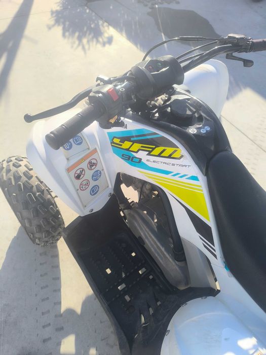Moto Yamaha 90 raptor com 40 horas, gasolina de 2023.