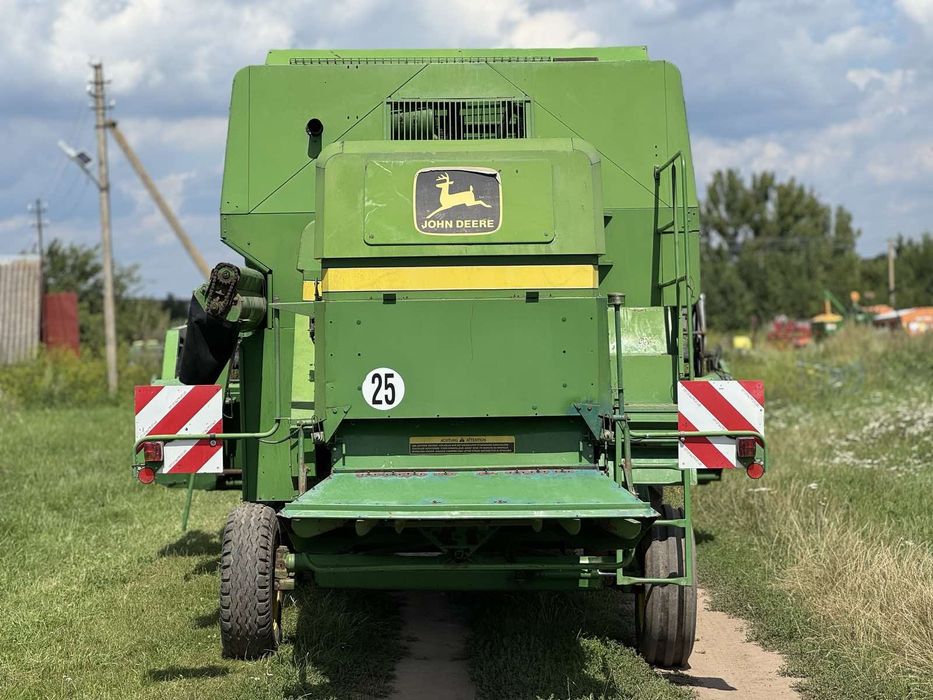 Продам комбайн джондір  1072