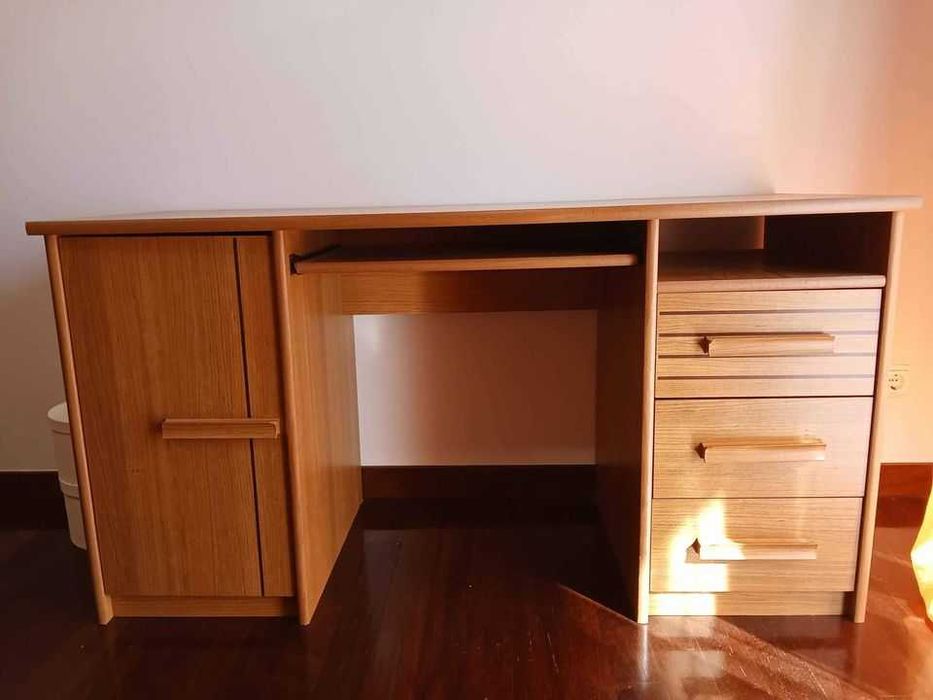 Mobília Quarto Completo (cama dupla, mesa cab., estante e secretária)