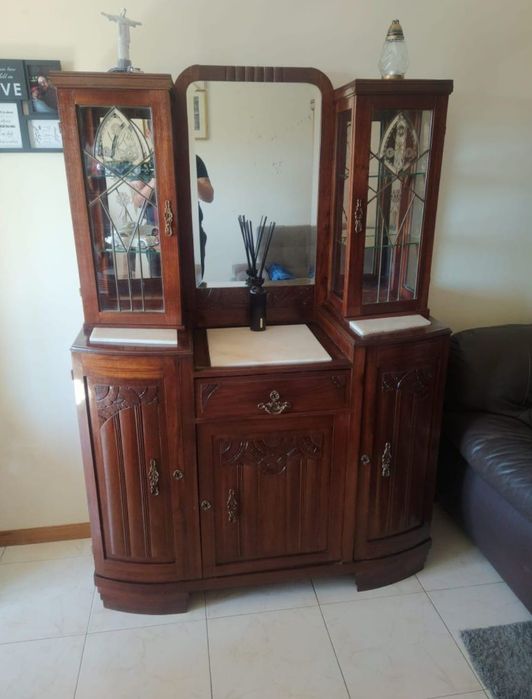 Móvel com Cristaleira e espelho - 220€