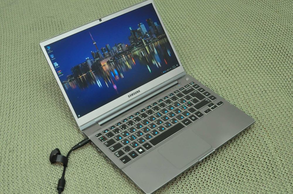 Игровой ноутбук Samsung 700z  (Core i5 /8Gb/SSD / video- 2Gb)