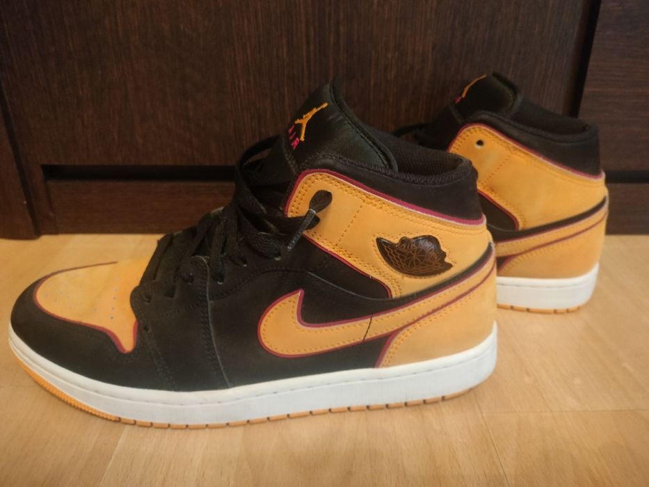 Nike jordan Mid 1