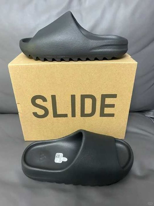 Yeezy_Slide_onyx_Czarny 42