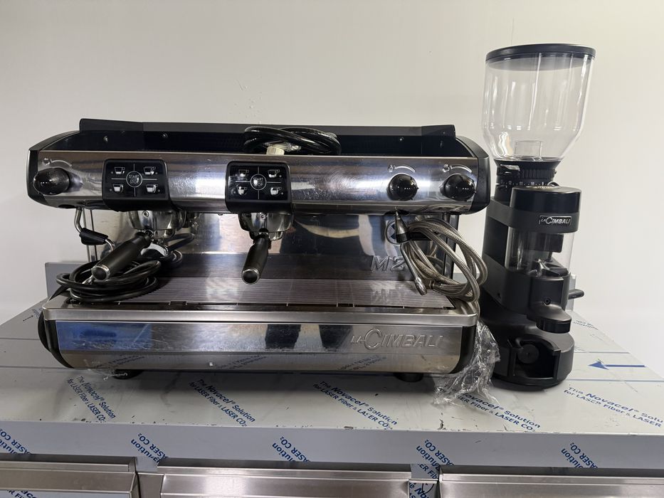 Maquina de café M24 La cimbal  muito muito nova .