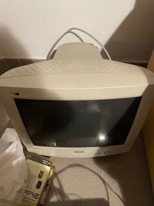 Monitor CRT Philips 107E (17") — Perfeito para Retro Gaming /PC Antigo