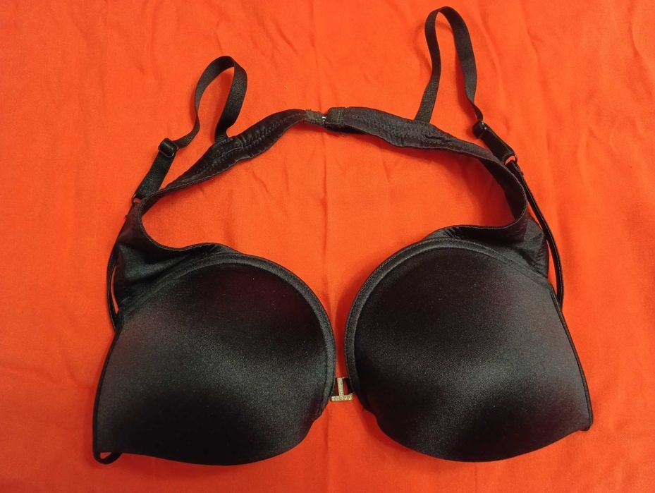 БЮСТГАЛЬТЕРА TRIUMPH / Sloggi . Цвета - разные . Размеры - 80 А , 85 A .