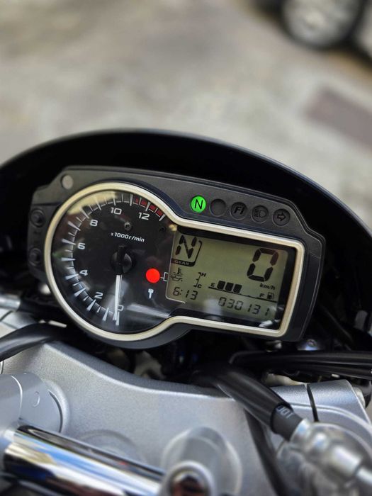 Suzuki GSR 750 naked