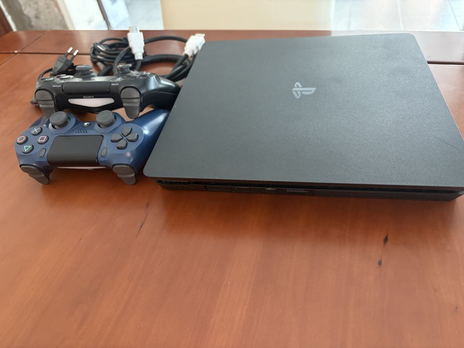 PS4 Slim 1TB com 2 comandos Sony originais